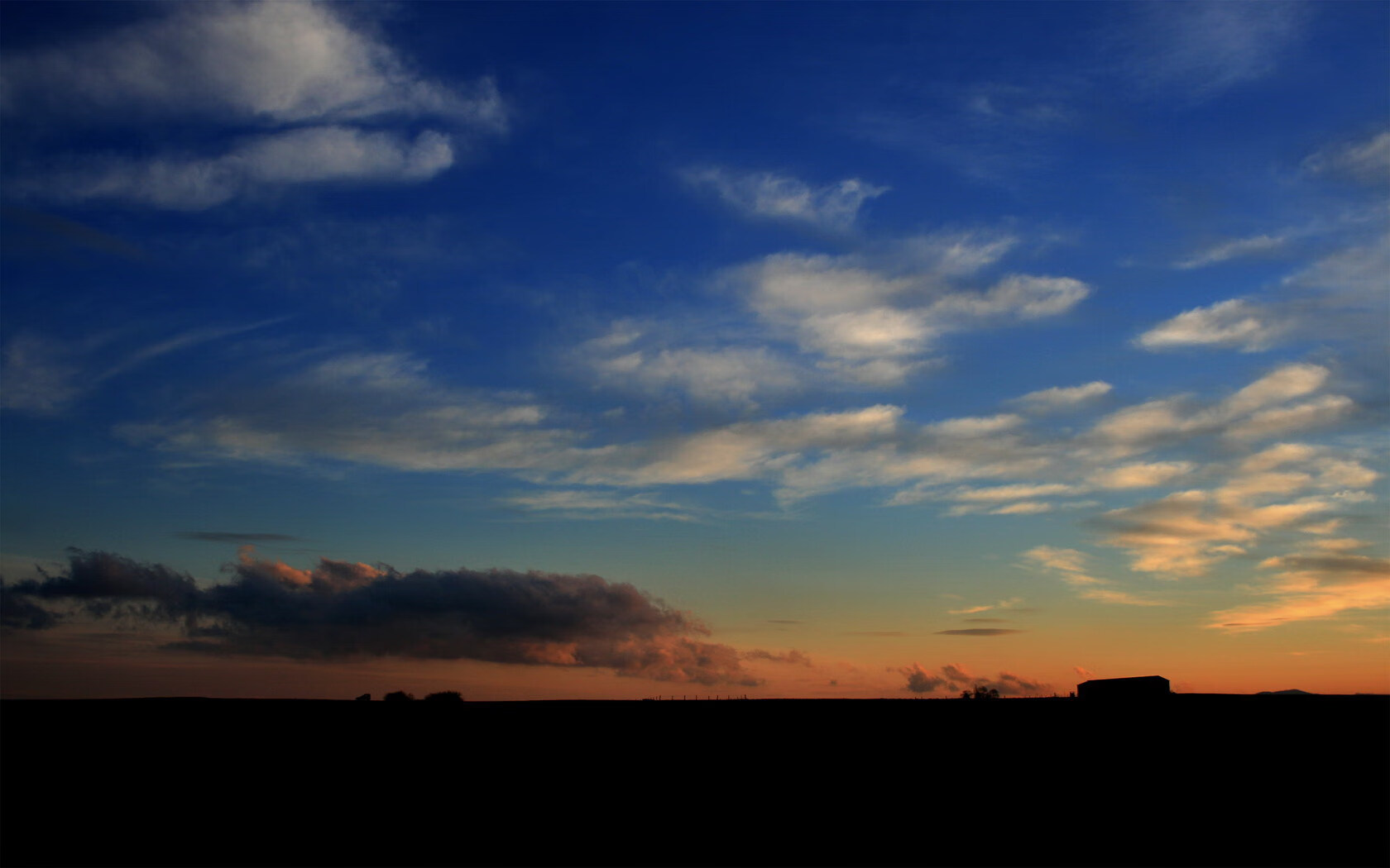 多特蒙德中场调度流畅形成压倒性控球,多特蒙德中场球员